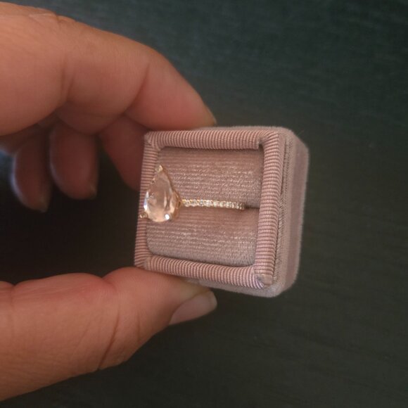 Morganite stone with diamond band - Picture 3 of 3
